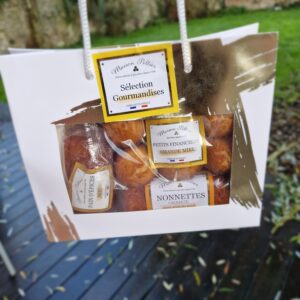 Coffret artisanal gourmand pain épices, financiers et nonnettes